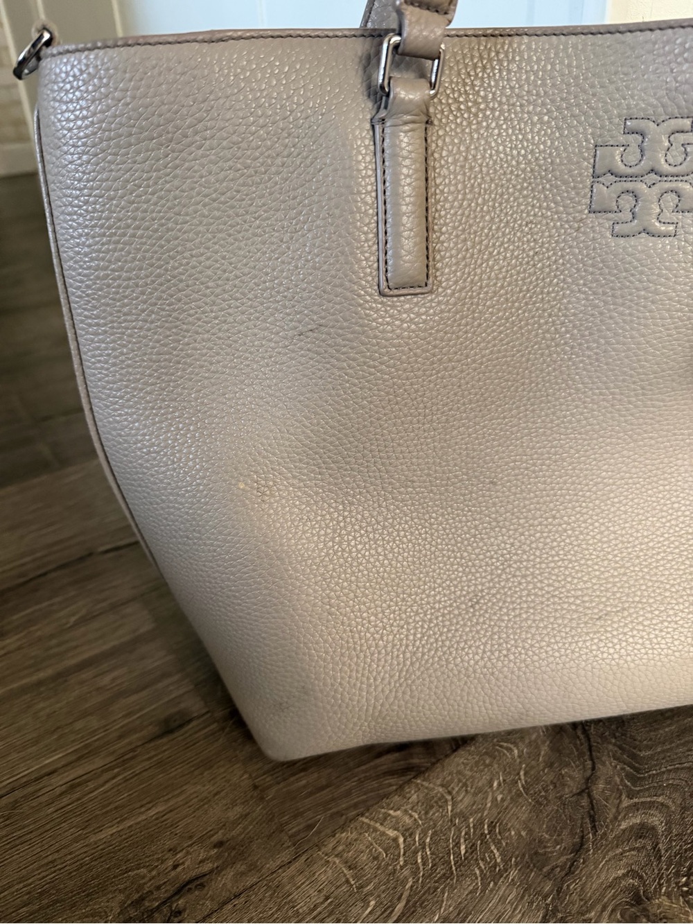 Tory Burch Thea Taupe Pebbled Leather Tote Bag Large Tassel Logo Shopper Used - Picture 3 of 16